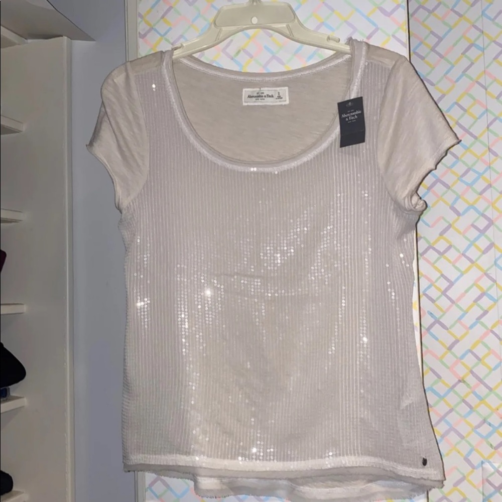 ✨ NWT White Sequin Top 💕